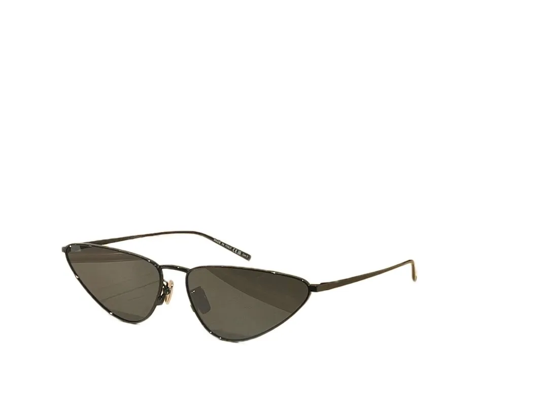 Femmes lunettes de soleil pour femmes hommes lunettes de soleil hommes mode Style protège les yeux UV400 lentille avec boîte aléatoire et étui 487