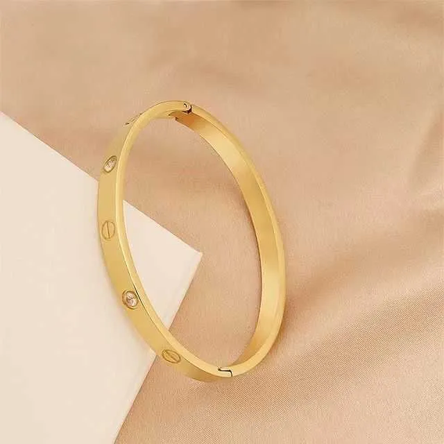 Famosa nueva pulsera de oro rosa de 18 quilates con cuatro diamantes y seis clavos para parejas con luz incolora del Día de San Valentín, regalo de lujo L