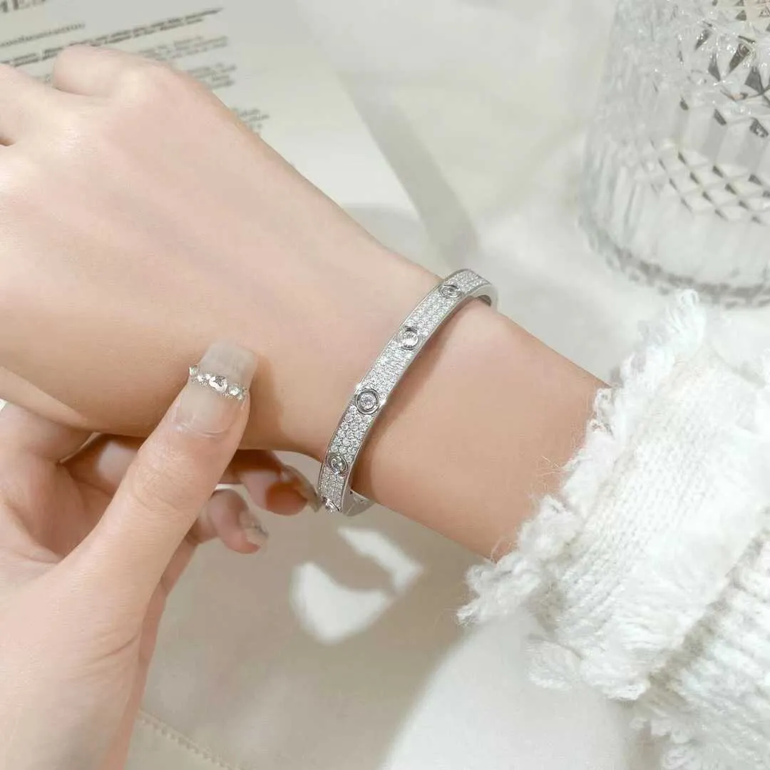 Designer charm Wang Jiaer's Same Full Sky Star Bracelet Female Diamond LOVE Small Design High Grade Light Luxury Couple Male