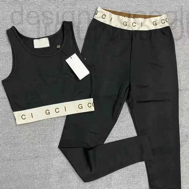 Diseñador de pantalones de dos piezas para mujer Diseñador 2023 Nueva moda Cintura alta Manga larga Estampado de letras Crop Top Camiseta y polainas Deportes Conjuntos de yoga