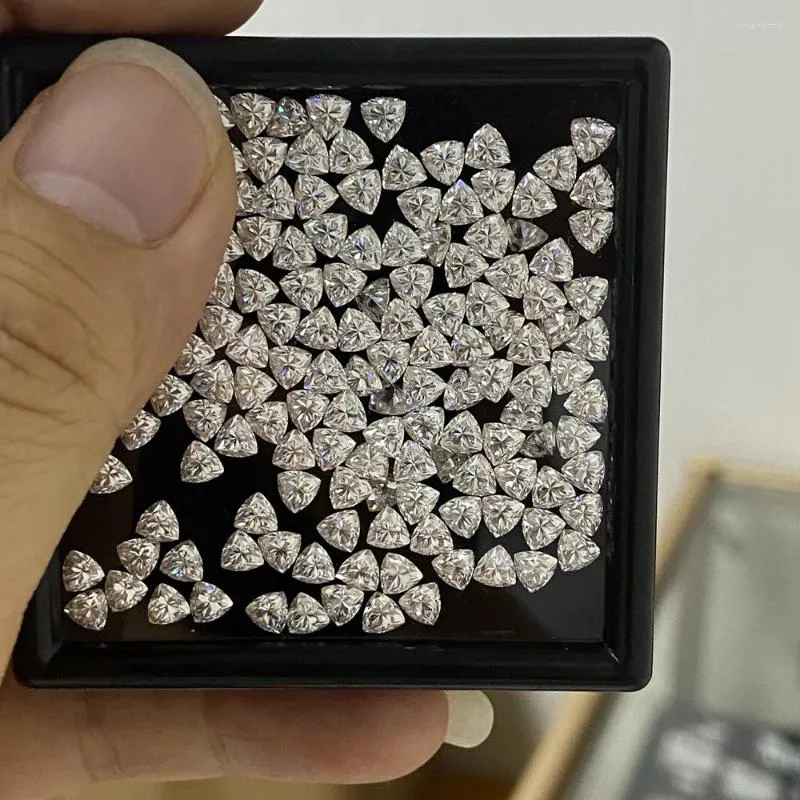 Diamants en vrac Meisidian 4x4mm Trillion Forme 0.3Karat Pass Test Positif Diamant VVS Moissanite Pour Bague de Fiançailles
