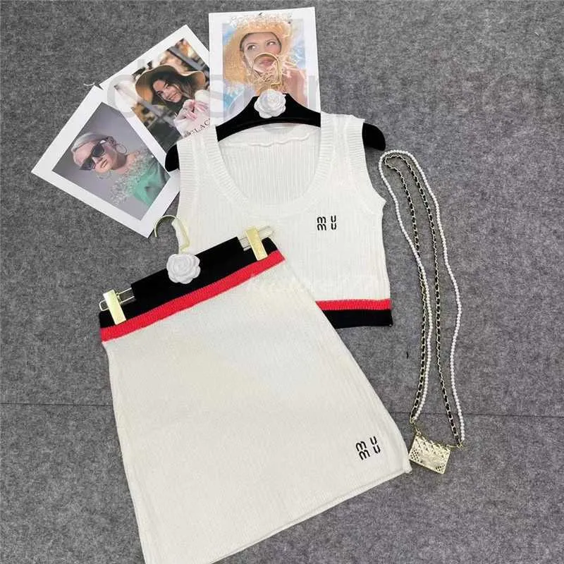 Deux pièces robe Designer tricots d'été pour femmes ensembles costumes avec lettre broderie filles milan piste marque outwear t-shirt tops tee shirts et mini jupes Q69W