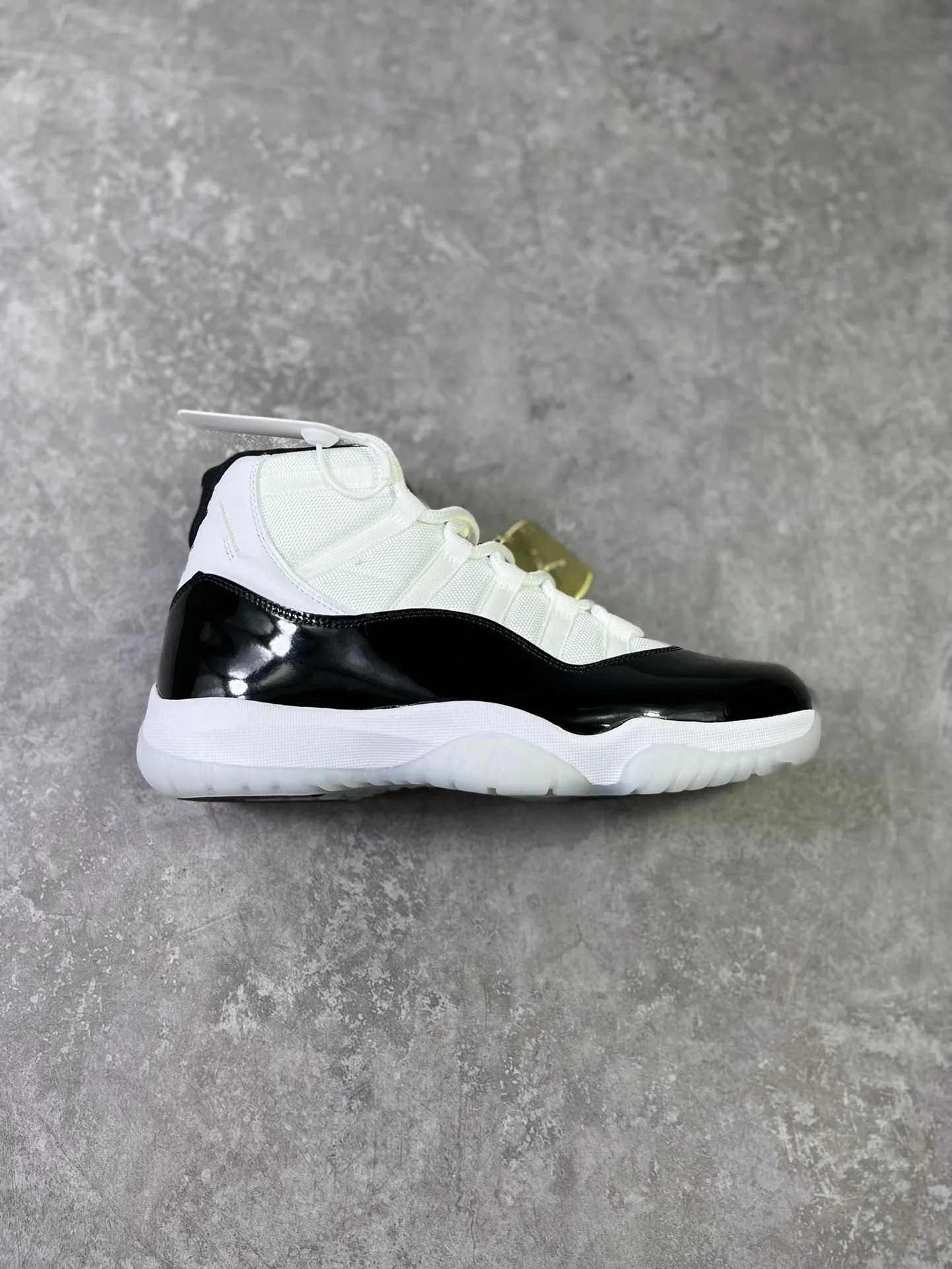 White and gold 2025 low top 11s