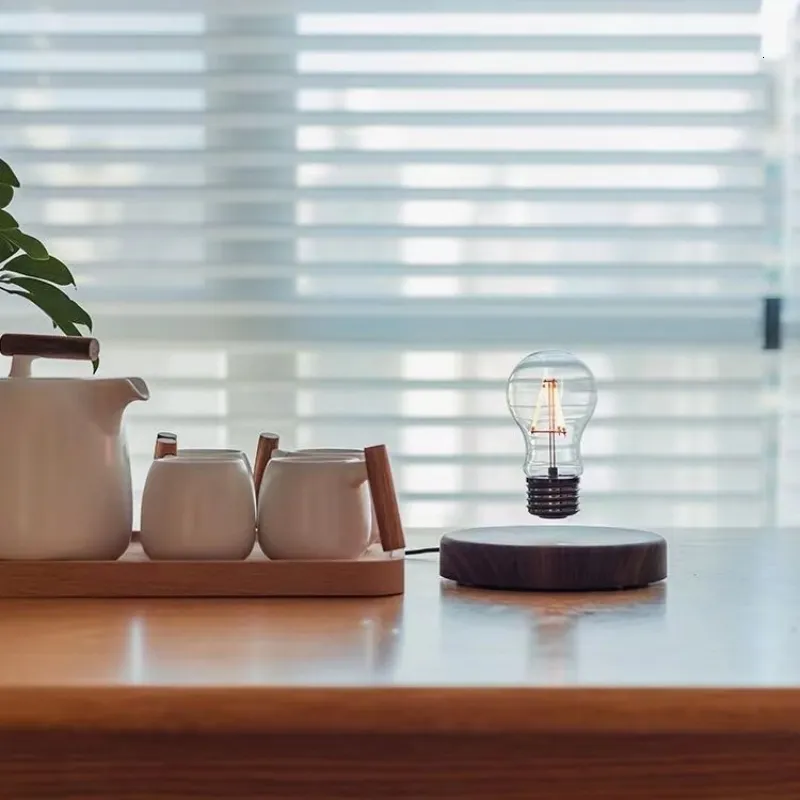Lampada a levitazione magnetica creatività lampadina a LED in vetro  galleggiante decorazione della scrivania dell'ufficio domestico tavolo  regalo di compleanno novità luce notturna - AliExpress
