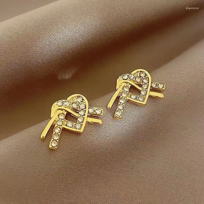 Boucles d'oreilles à tige 2023 édition coréenne couleur or Zircon en forme de coeur mode Design minimaliste lumière luxe Style féminin boucle d'oreille