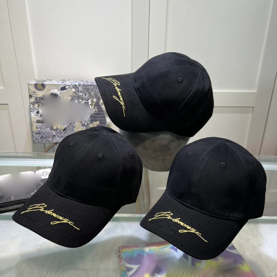 Summer Black Designer Ball cap Couple Outdoor Vacation Sports Gold Letter Broderie Sun Protection and Sunscreen casquette