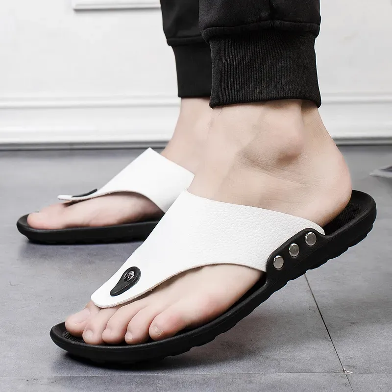 Nuove infradito da uomo estive da uomo Pantofole da spiaggia traspiranti casual da esterno Tendenza antiscivolo piatto EVA Clip Toe Sandali Scarpe maschili