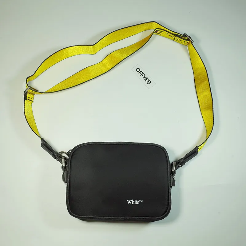 Bolsa tiracolo com estampa de logo Preto Amarelo Bolsa tiracolo industrial amarela Homens Bolsa tiracolo lateral Hype Moda de rua Bolsa mensageiro tiracolo transversal