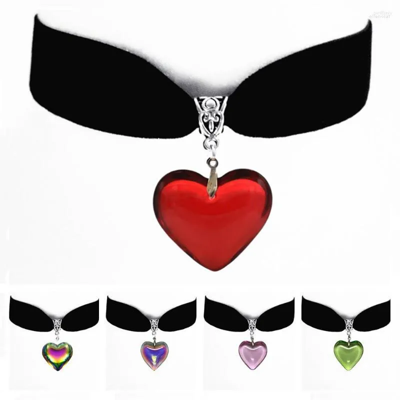 Choker 2023 Gotycki czarny aksamitne naszyjniki dla kobiet czerwone serce kryształ wisiorek kreatywny