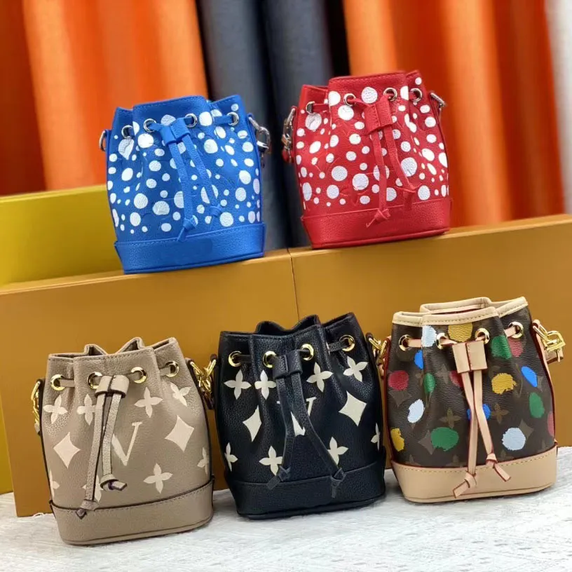 A popular bolsa pequena Lucky deste ano, mini bolsa com cordão, nova rede vermelha, moda versátil, bolsa transversal de um ombro