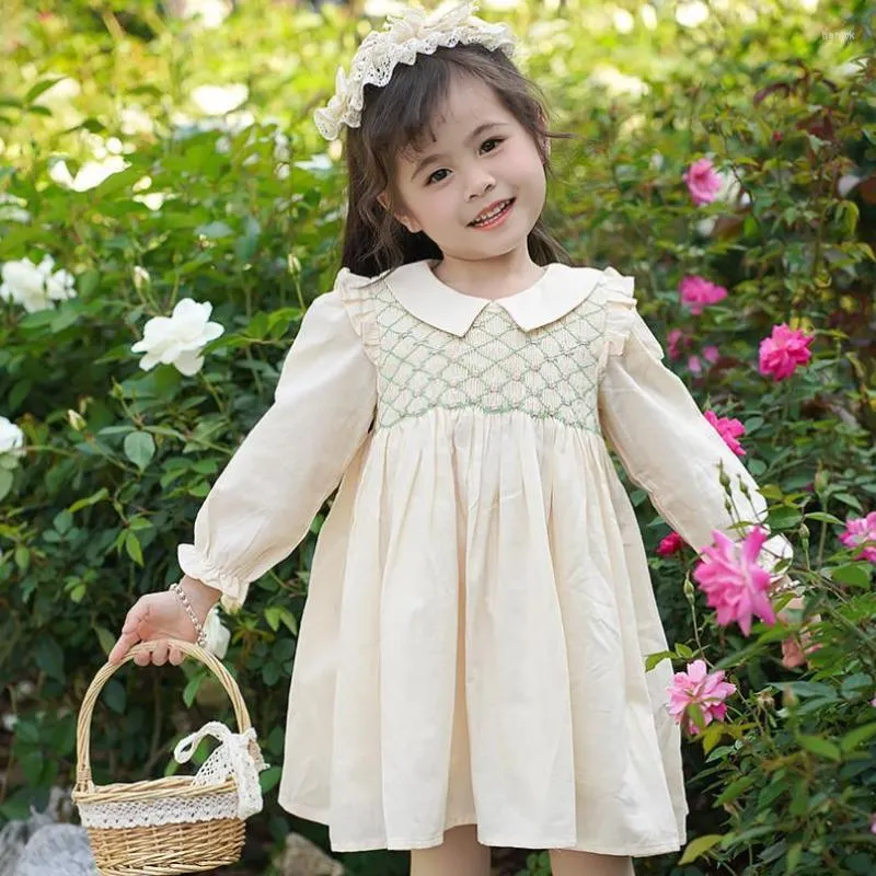 Flicka klänningar baby smocked spädbarn smock blomma broderi frock barn spanska boutique kläder småbarn handgjorda som smockar a2519