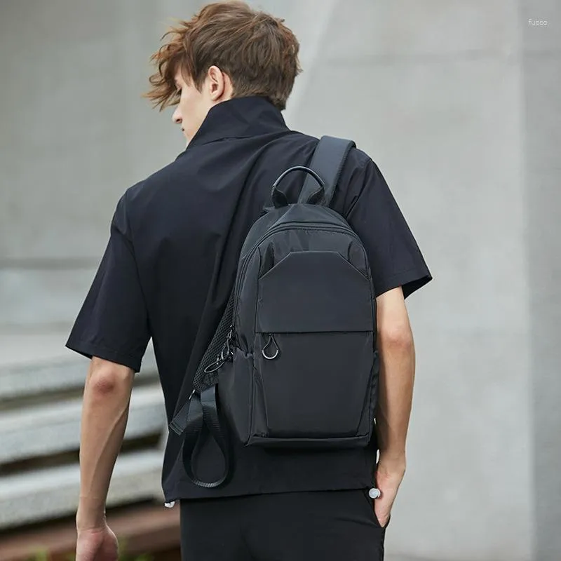 Zaino da uomo piccolo nero leggero alla moda borsa a tracolla semplice da viaggio casual ragazzi universali