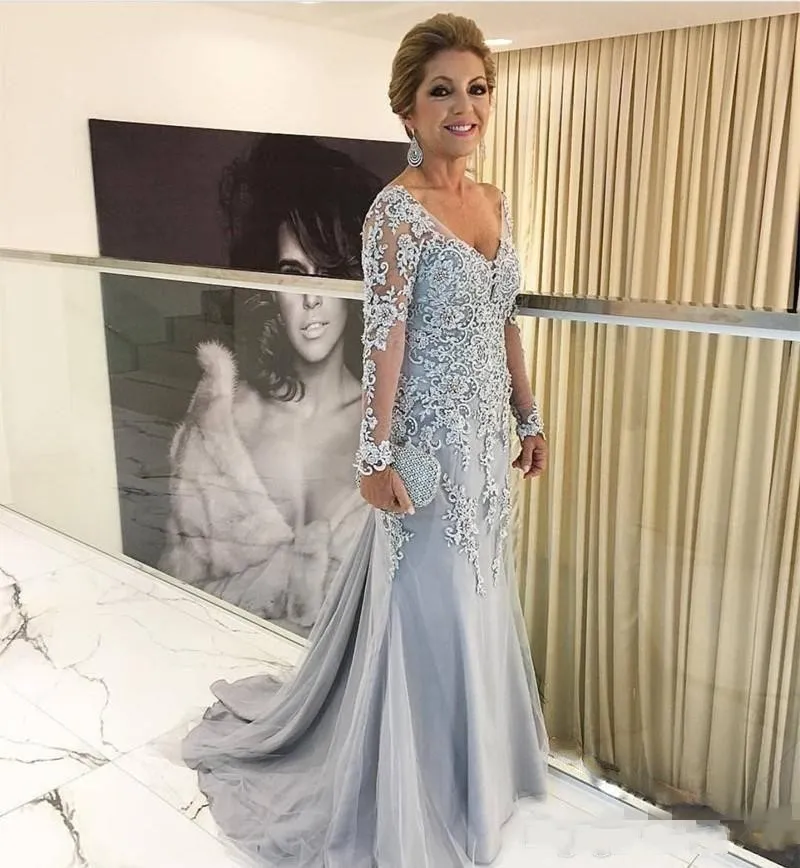 2023 Abiti per la madre della sposa Scollo a V Sheer Maniche lunghe Sirena Appliques in pizzo Perline di cristallo Argento Sweep Train Long Plus Size Abiti da sera per feste