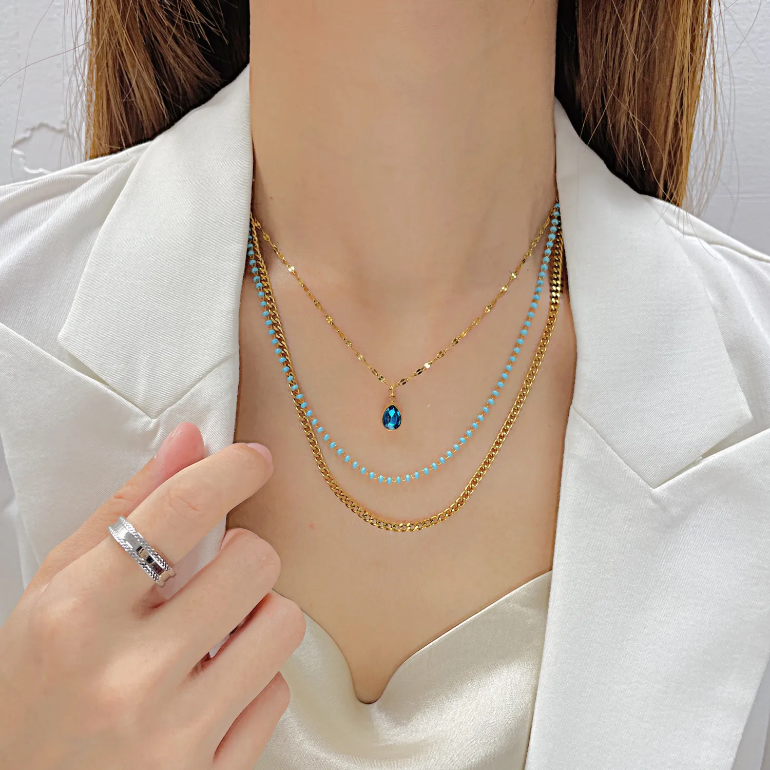 ファッショナブルなボヘミアンペンダントネックレス女性の宝石用の気質層レイヤードチタンスチールネックレス