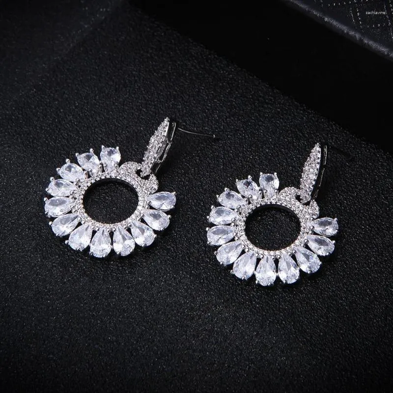 Orecchini pendenti 35mm Luxury Flower Shape Full Mirco Pavimentato Micro Zirconia Abito da sposa da donna Wedding Everyday Drop Fashion Jewelry E6659