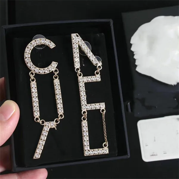Dubbel Letter C Stud Woman Earrings Luxury Designer Hoop Earring Ccity Jewelry Women Pearl Ohrringe 342544