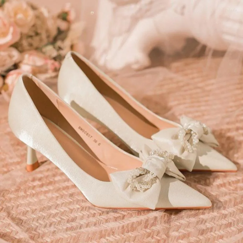 Klänningskor Champagne Kvinna 2023 Autumn High Heels Sweet Bow-Knot Wedding For Women Sexig tunn grunt kvinnors pumpar