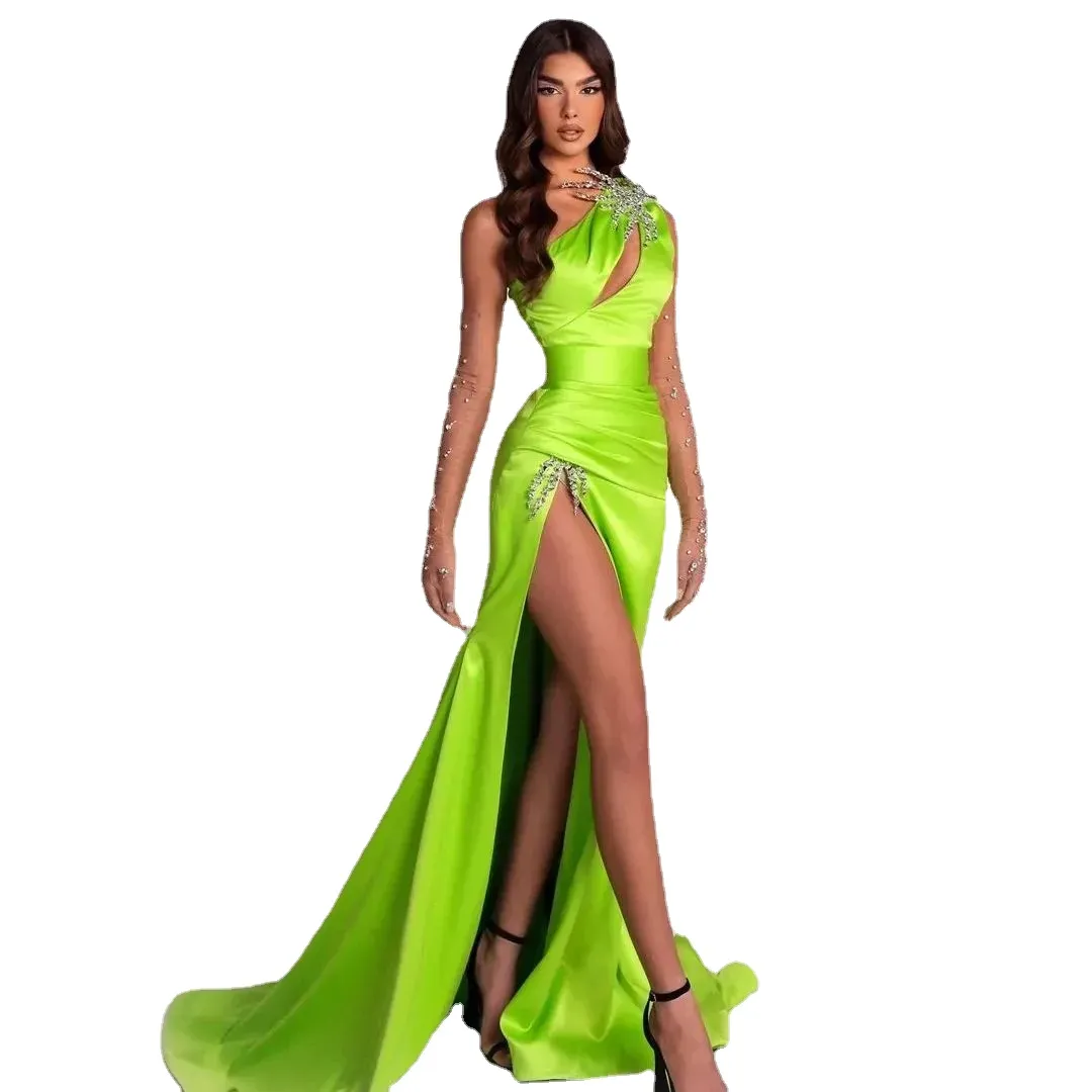 Robes de bal de sirène perlées vertes une épaule fendue sur le côté robes de soirée manches longues balayage train satin occasion spéciale tenue de soirée