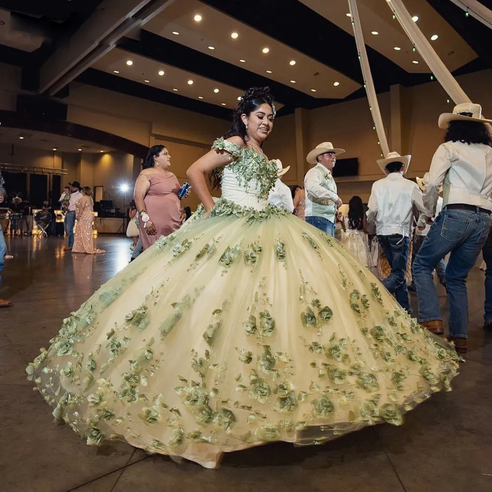 Fantastisk grön quinceanera klänningar från axeln 3d blomma söta 15 klänningar plus storlek Vestidos 16 prom party klänning