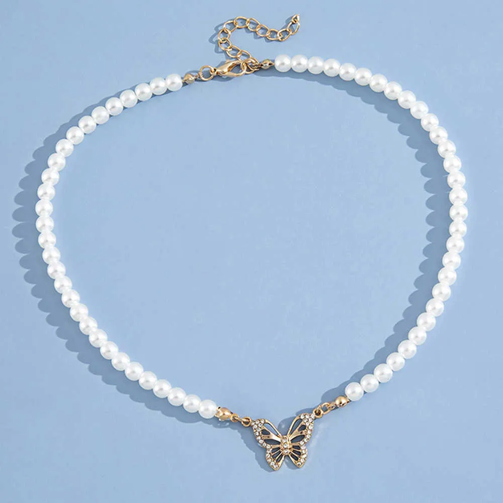 Vintage Baroque Pearl Necklace: Beaded Rhinestone Butterfly Pendant for  Women Girls Fashion Clavicle Chain Jewelry Accessories