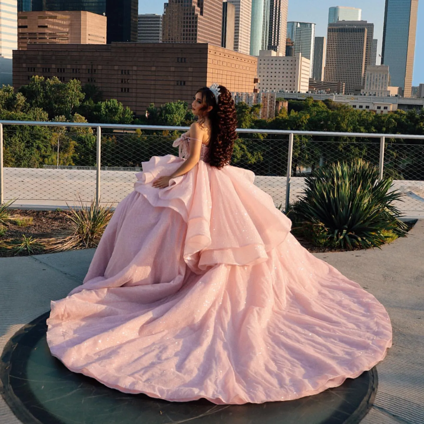 Sparkly Pink Quinceanera Dresses 2023 Sök av axelbollklänningar Födelsedagspolklänning Vestido de 15 Anos