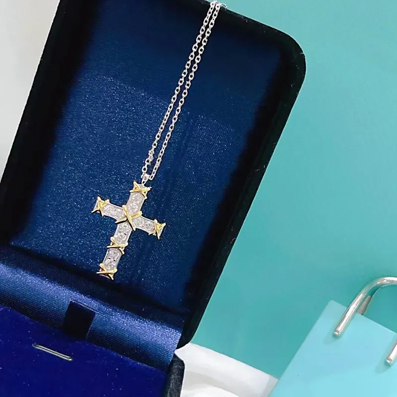 Классический роскошный крест ожерелье модельер бриллиантовое ожерелье европейский и американский популярный ювелирный завод оптом и в розницу с коробкой