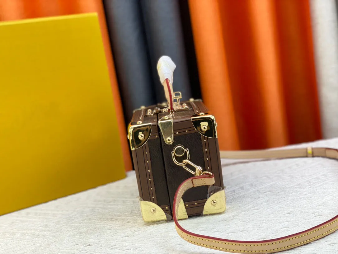 『DEPT』vintage Leather box bag Vintage-Inspired Leather Box Purse: Premium Quality Flower