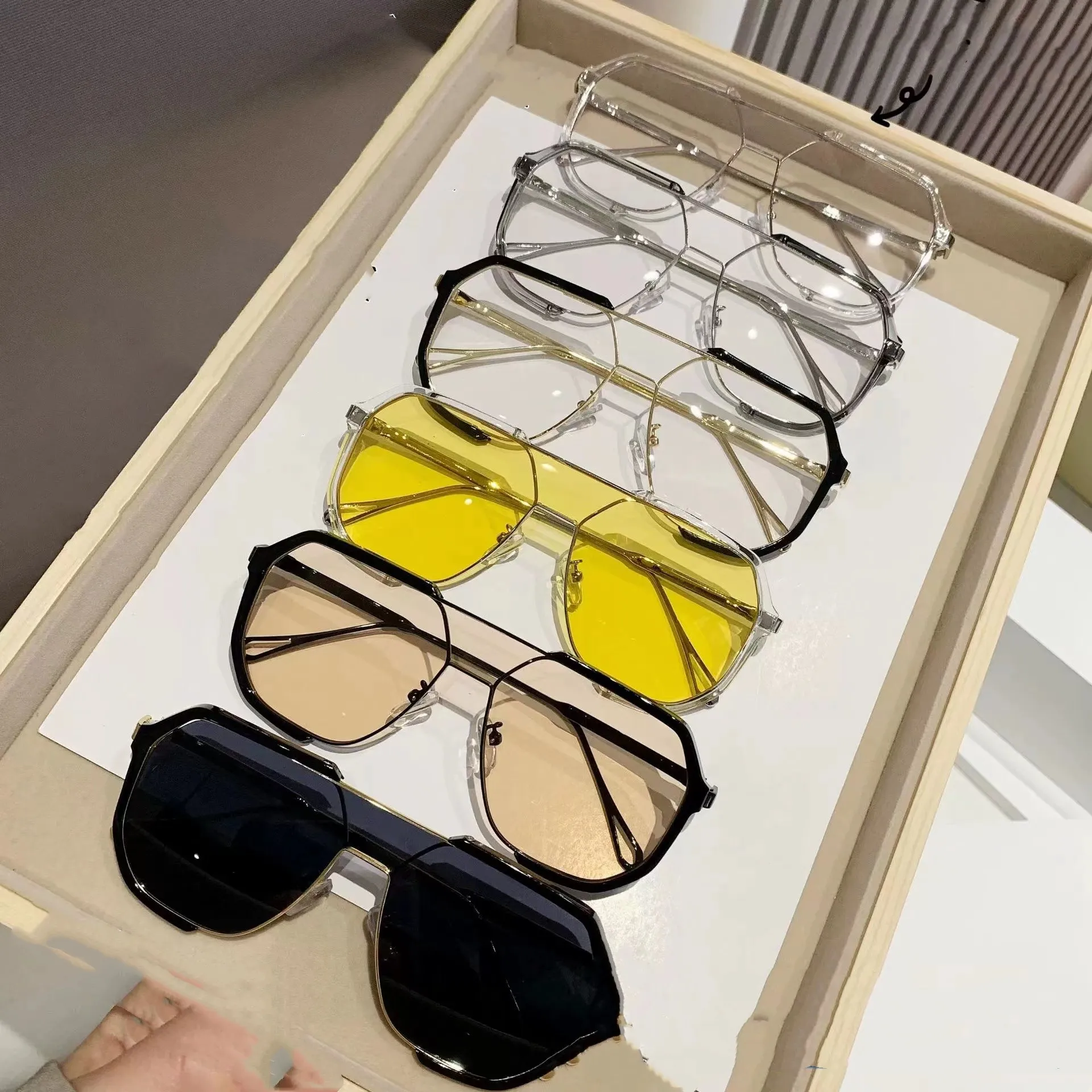 Lunettes de soleil de luxe pour hommes et femmes créateurs, lunettes de soleil décontractées, à la mode, haut de gamme, élégantes, belles et pratiques