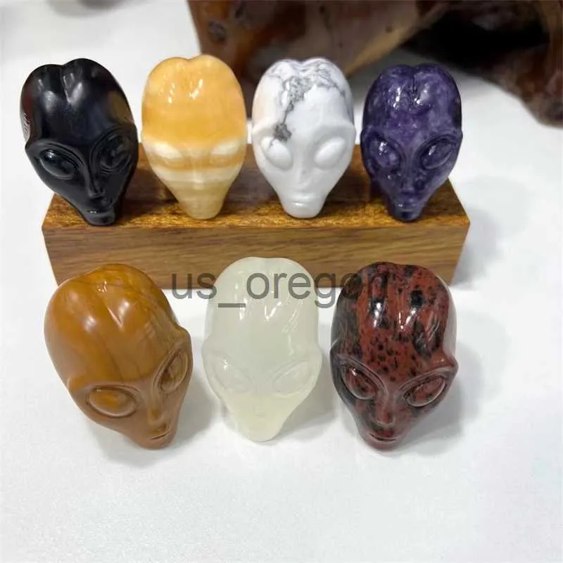 Decorative Objects Figurines Natural Polished Crystal Alien Skull Mineral Gems Ghost Head Carved Reiki Healing Crafts Feng Shui Home Decoration Statues 1pcs