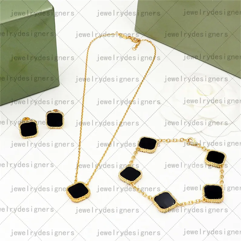 collier de créateur trèfle à 4 feuilles colliers femmes chaîne argent bijoux en or Pas de décoloration Mode Classiques Couple Thanksgiving Mère soeurs Fête Cadeau cleef collier