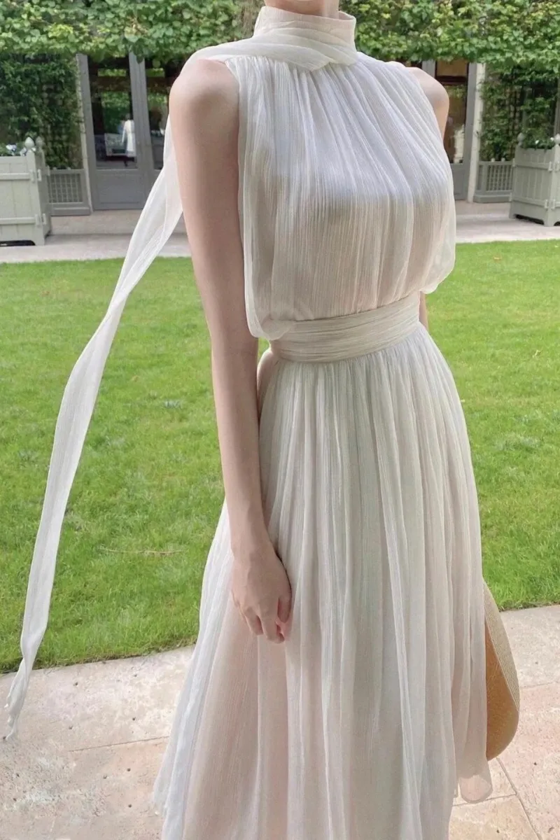 فستان صيفي نسائي بدون أكمام برقبة رسن من الشيفون مطوي بخصر عالٍ فستان أبيض SML