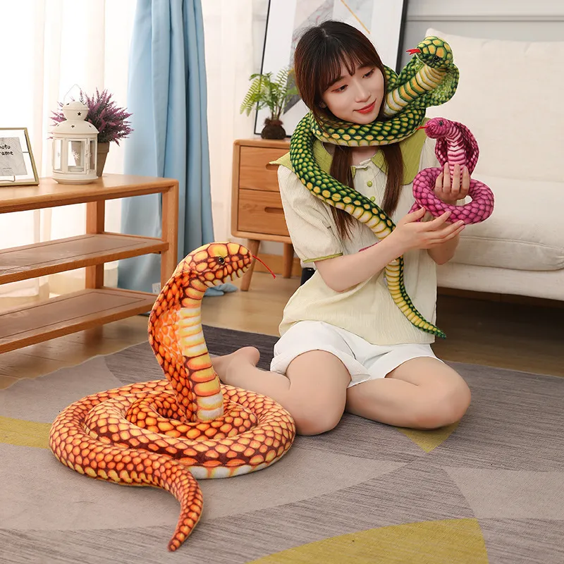 Bambole di peluche 80-240 cm Simulato Cobra Peluche Lungo Farcito Serpente Plushie Cuscino Divano Sedia Decorare Puntelli Ragazze Ragazzi Presente 230626