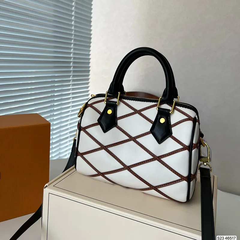 Diamond Lattice Pillow Bag Mini Tote Bag Women Handbag Purse Quilted Bag Zipper Padlock Crossbody Shoulder Bags Leather Hardware Detachable Strap Interior Suede