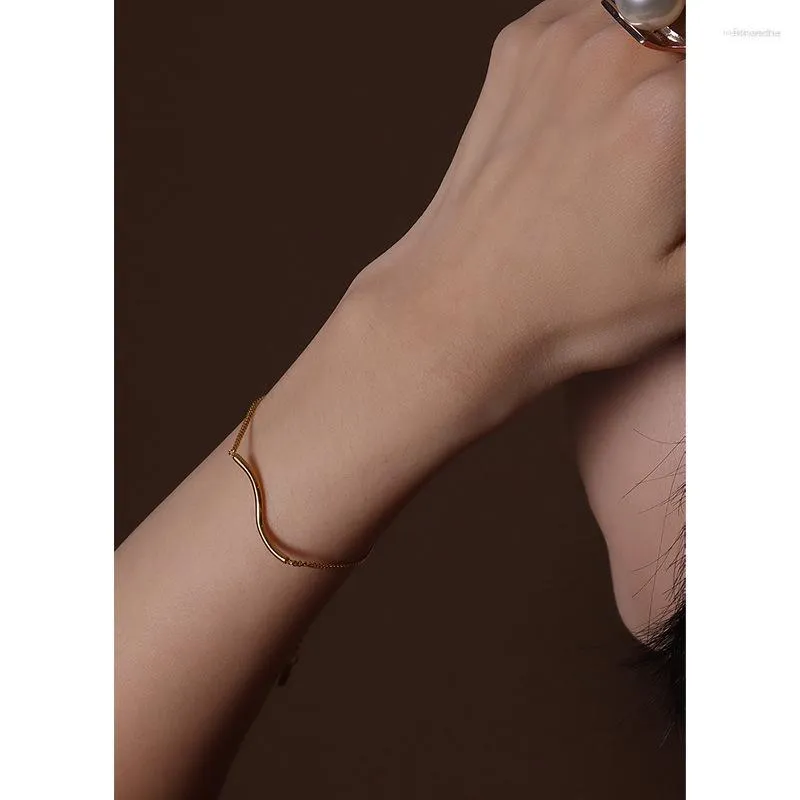 Pulseras de eslabones Temperamento Pulsera curva elegante Producto de moda de alambre de barra redonda de acero inoxidable para mujer