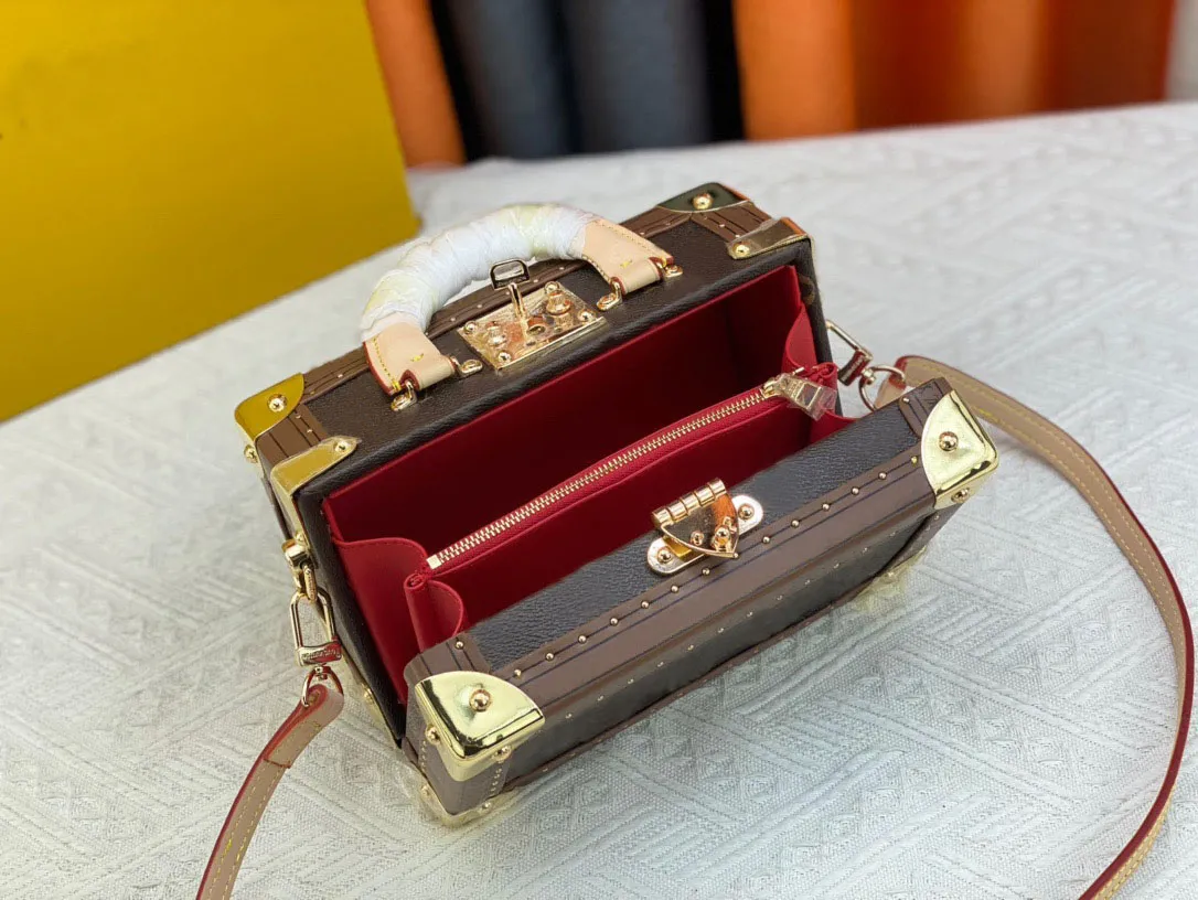 Vintage-Inspired Leather Box Purse: Premium Quality Flower