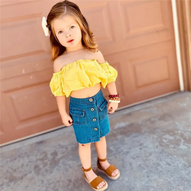 Clothing Sets Stylish Toddler Girls 2Pcs Summer Outfits Solid Color Off Shoulder Crop Top Button Decoration Denim Skirt Set 1 6Years 230626