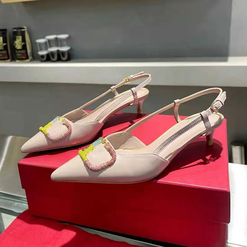 2023 créateur de mode Valentinoital hommes et femmes pantoufles bas chaussures de plage peau nue mi-talons ssm