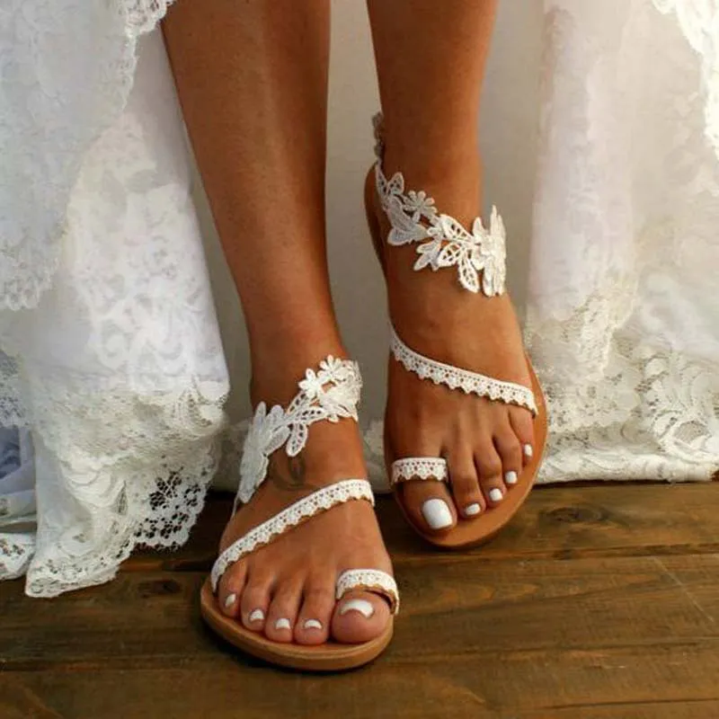 Summer Women White Flat Wedding Shoes spetsapplikationer Öppen tå brud Sandaler tofflor Ankel Strap Beach Flatforms skor