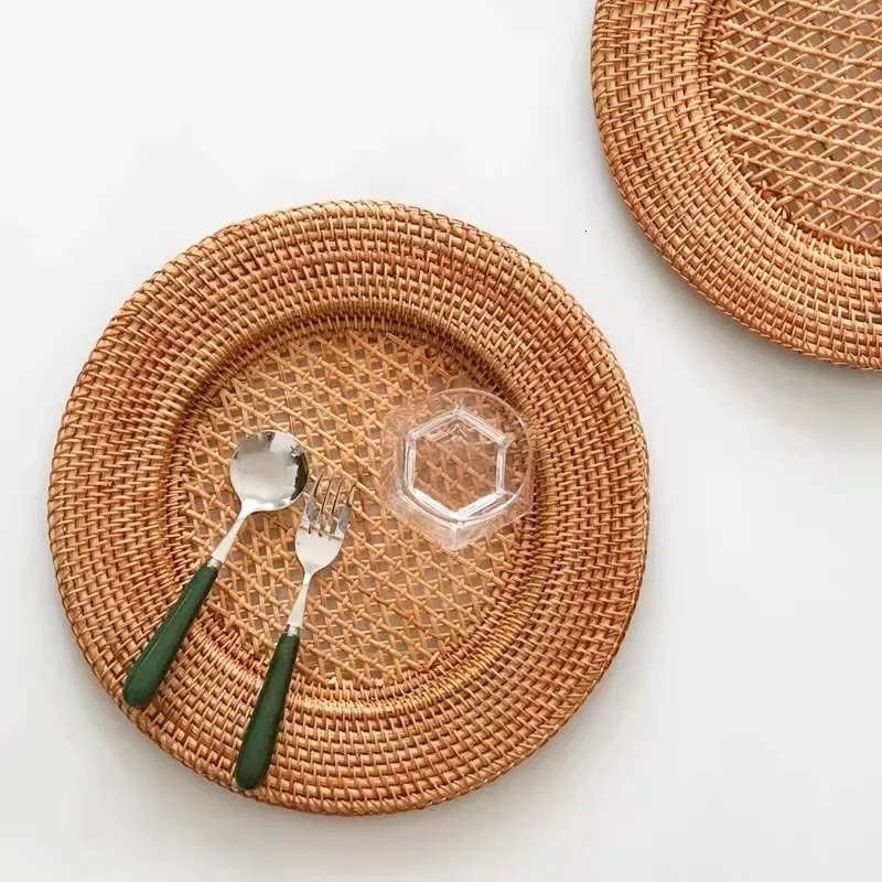 Mats Pads Rattan Coaster 33cm Handmade Braided Natural Pot Mat Holder Round Placemat Creative Table Crafts Stylish Plates 230627