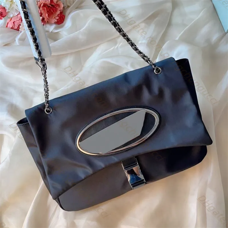 Diseñadores de bolsos bolso de mensajero de nylon Mujeres Diseñadores de moda Bolsos de hombro bolsos de mano hombre mujer Cadena hombro Bolsas cruzadas para cadáveres Decoración de metal