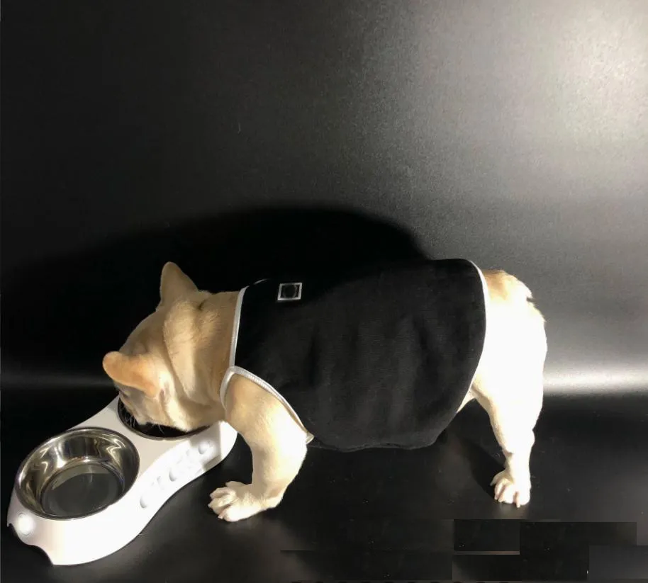夏のノースリーブペットストラップベスト犬アパレルクラシックレタージャクアードペットベストブラックホワイト通気魅力テディシュナウザーシャツ