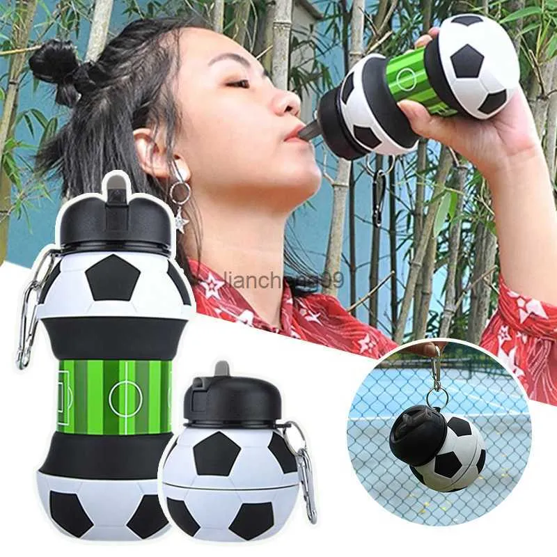 550ml Foldable Football Kids Water Bottles Portable Sports Water Bottle Football Soccer Ball Shaped Water Bottl Silicone Cup L230620