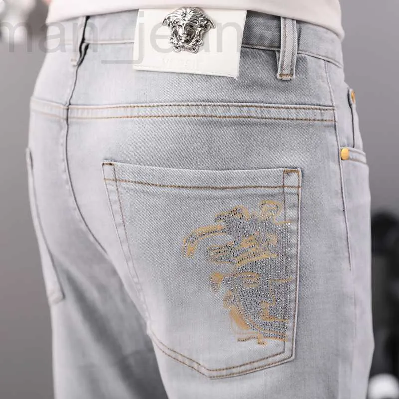 Herren Jeans Designer Hong Kong High-End-Modemarke 2022 Neue Sommer Vielseitige helle Farbe Slim Fit Kleine Fuß Lange Hosen für Männer ZDG6