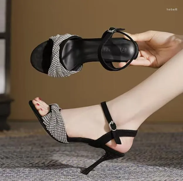 Femmes Sandales Été 2023 Nouvelles chaussures pour femmes Talons