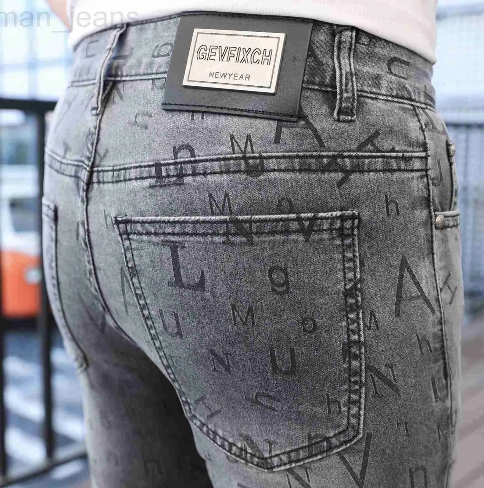 Designer de jeans pour hommes Xintang Printemps Nouveau Imprimé Marque De Mode Tendance Jeunesse Slim Fit Pieds Pantalon Hommes VBU2