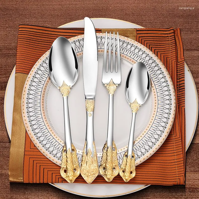 Set di stoviglie Set di posate in rilievo retrò Cucchiaio in acciaio inossidabile dorato Forchette Coltelli Utensili per la cucina Regalo da tavola per la cena occidentale