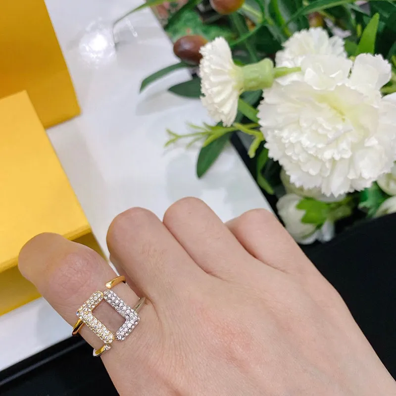 Lüks Tasarımcı Band Yüzükler Kadın Elmas Aşk Yüzüğü Erkek Düğün Gümüş Takı F Tırnak Çift Yüzük Küme Promise Ring Jewlery 236281C