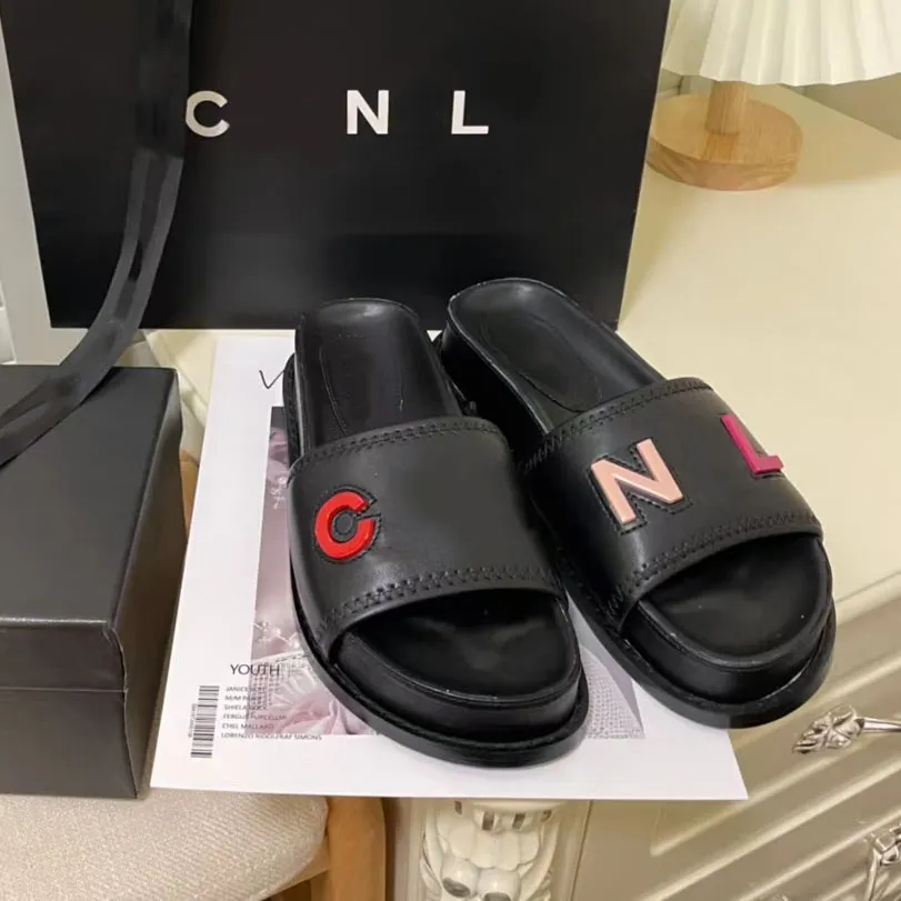 News High Quality Woman Slippers Fashion Sandals Beach Classic Slipper Platform Lady Flat Slides Color Block Alphabet Leather Buckle