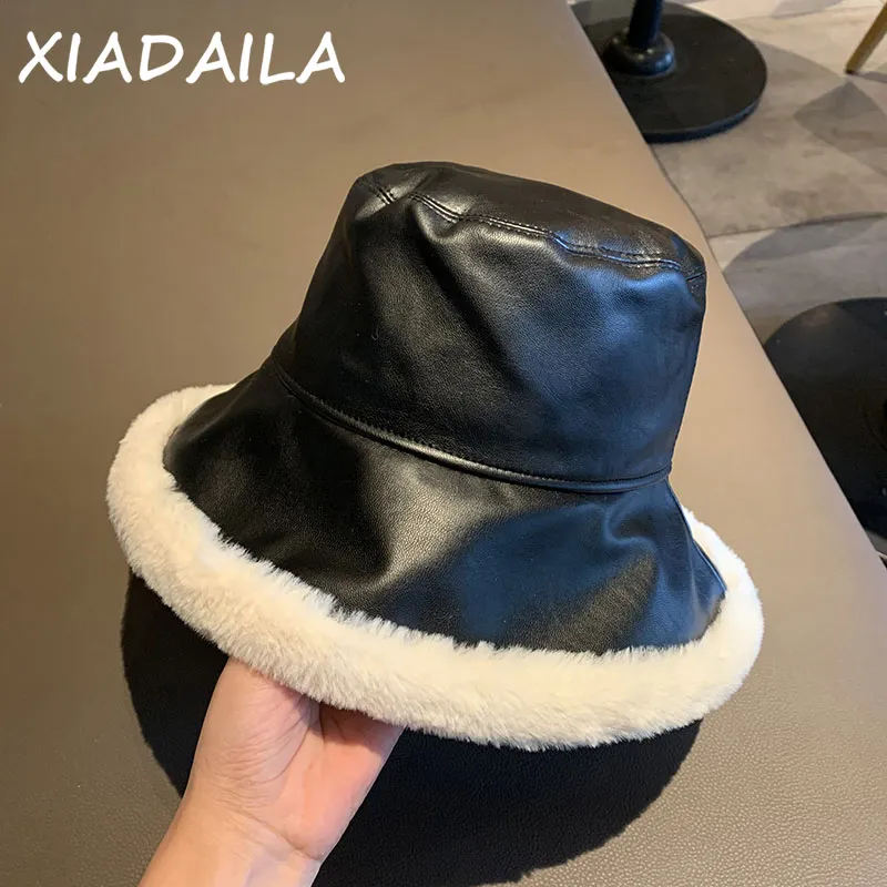 2020 automne hiver seau chapeaux femmes en cuir PU Panama chapeau épais chaud en peluche pêcheur casquette pour fille sertissage bassin chapeau kapelusz