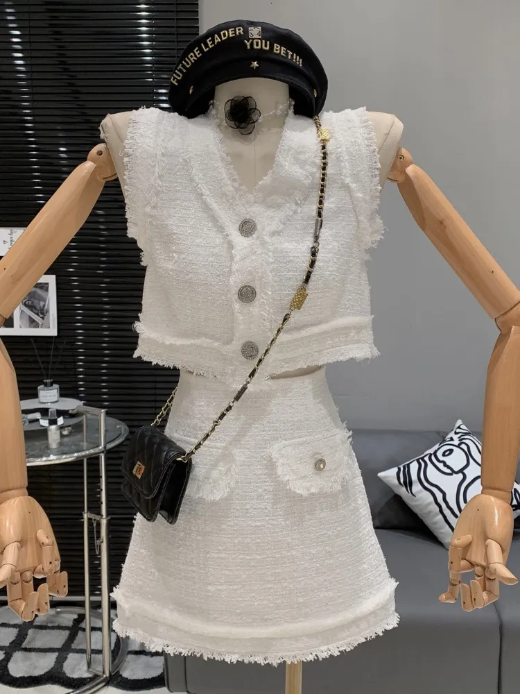 Vestido de Duas Peças 2023 Verão Coreano Borlas Botão Casual Sem Manga Decote em V Regata Feminina Cintura Alta Sexy Minissaia Duas Peças Terno 230628